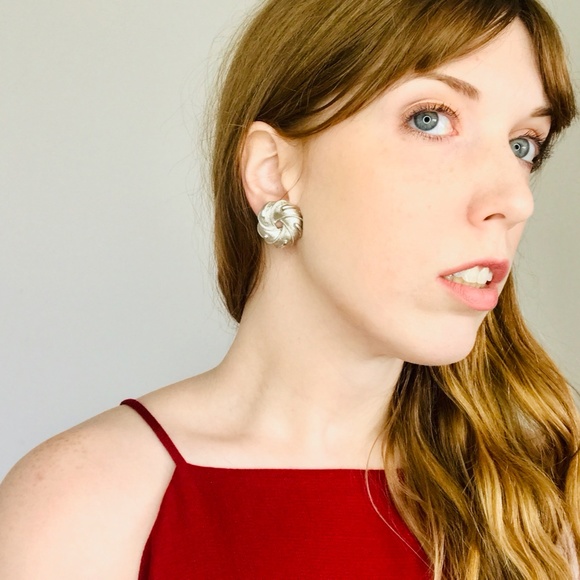 Vintage Trifari Silver Clip-On Earrings - Picture 4 of 4